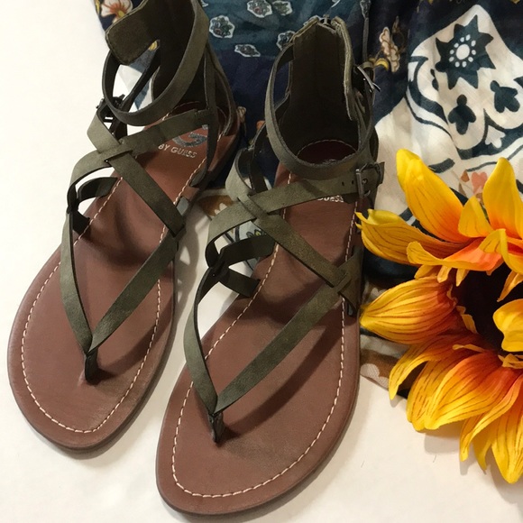 Guess Shoes - 10 Guess scrappy sandals! Boho, trendy!